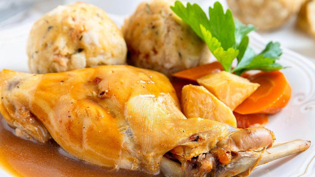 Kaninchenbraten nach Großmutters Art | Rezept - eat.de
