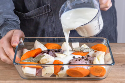 Buttermilch dazugießen