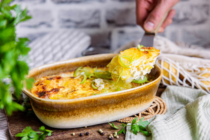 Kartoffelgratin nach Landfrauen-Rezept servieren
