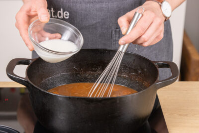 Sauce mit Stärke binden