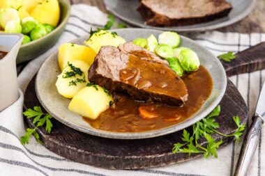Klassischer Rinderbraten im Backofen