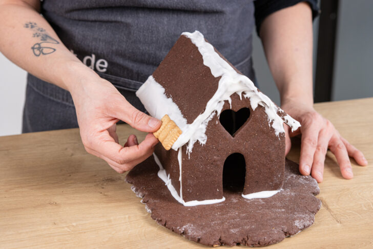 Lebkuchenhaus dekorieren