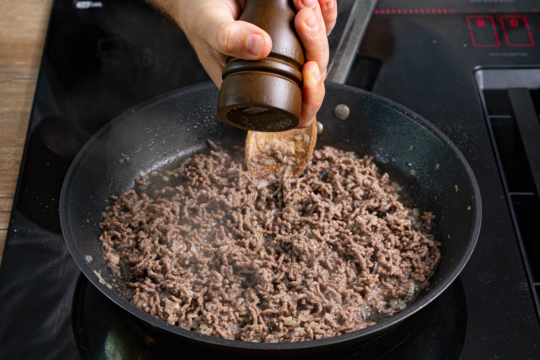 Makkaroniauflauf mit Hackfleisch und Gemüse