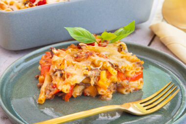 Makkaroniauflauf mit Hackfleisch und Gemüse
