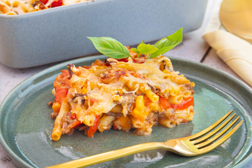 Makkaroniauflauf mit Hackfleisch und Gemüse