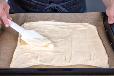 Rührteig aufs Backblech streichen