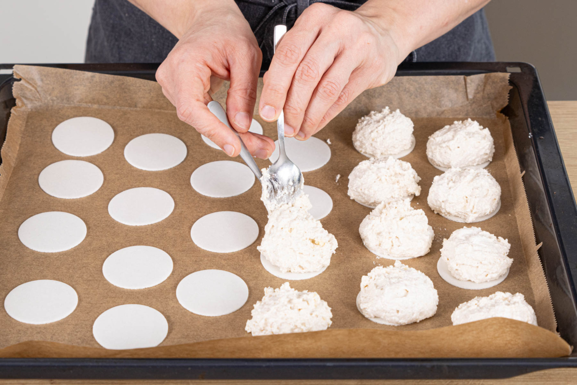 Omas Mandelmakronen mit Grieß | Rezept