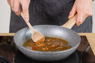 Knoblauch anbraten