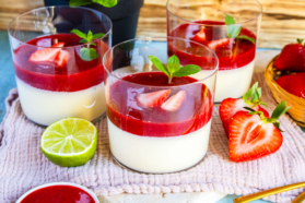 Panna cotta im Glas