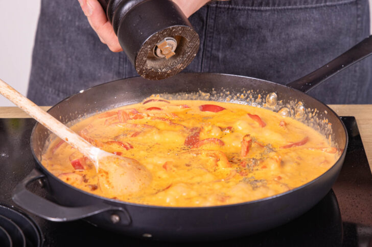 Paprika-Putengeschnetzeltes würzen