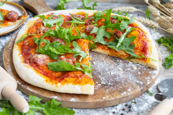 Pizza mit Salsiccia