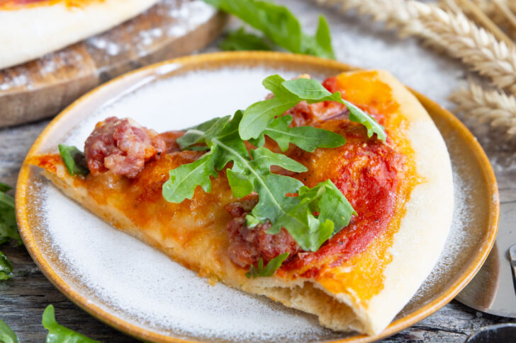Pizza mit Salsiccia