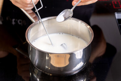 Salz zur Milch geben