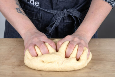 Hefeteig kneten