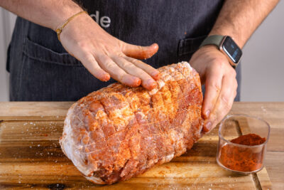 Putenrollbraten kräftig würzen