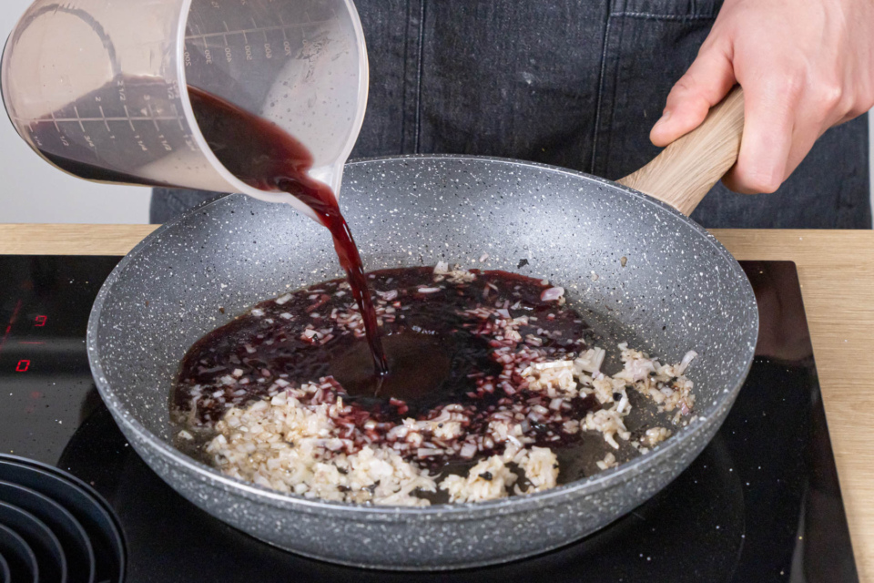 Rehmedaillons mit Rotweinsauce | Rezept
