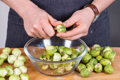 Rosenkohl putzen & halbieren
