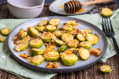 Rosenkohl im Backofen mit Parmesan überbacken
