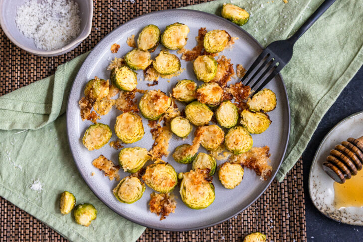 Rosenkohl im Backofen mit Parmesan überbacken