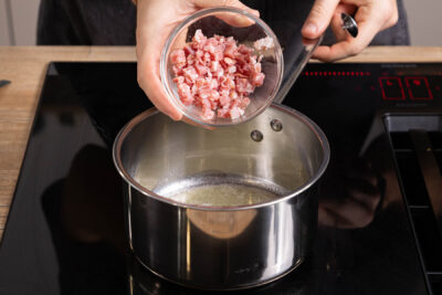 Schinkenwürfel anbraten
