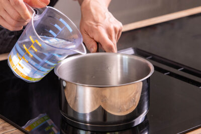 Wasser zum Kochen bringen
