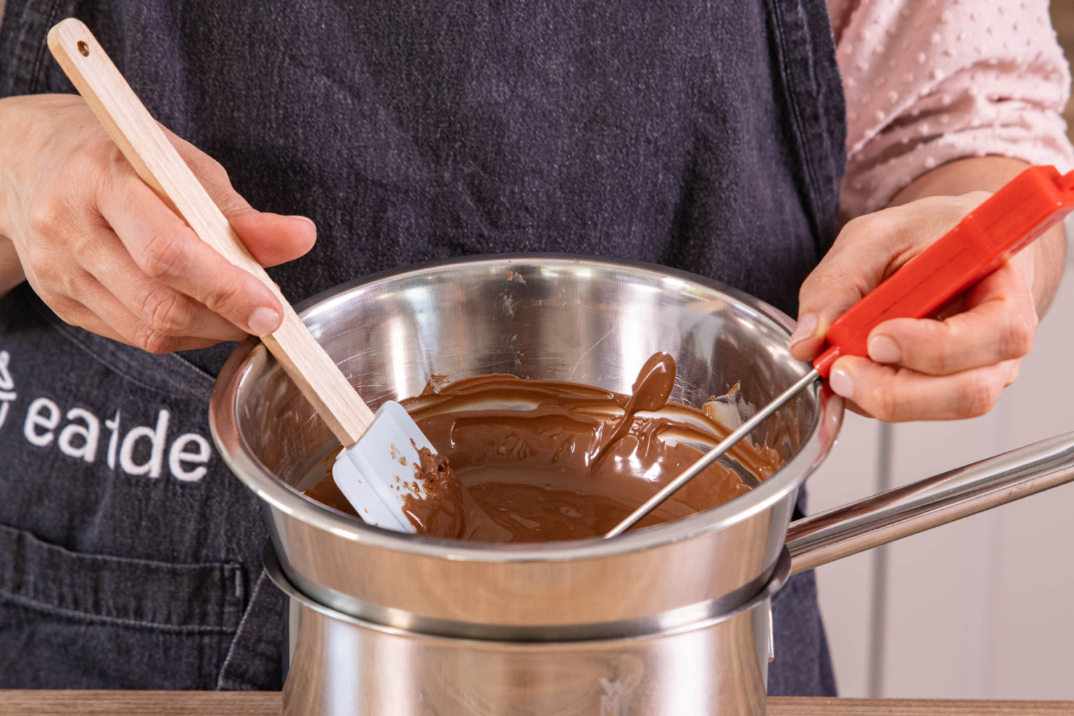 Schokolade und Kuvertüre richtig schmelzen (Video-Anleitung)