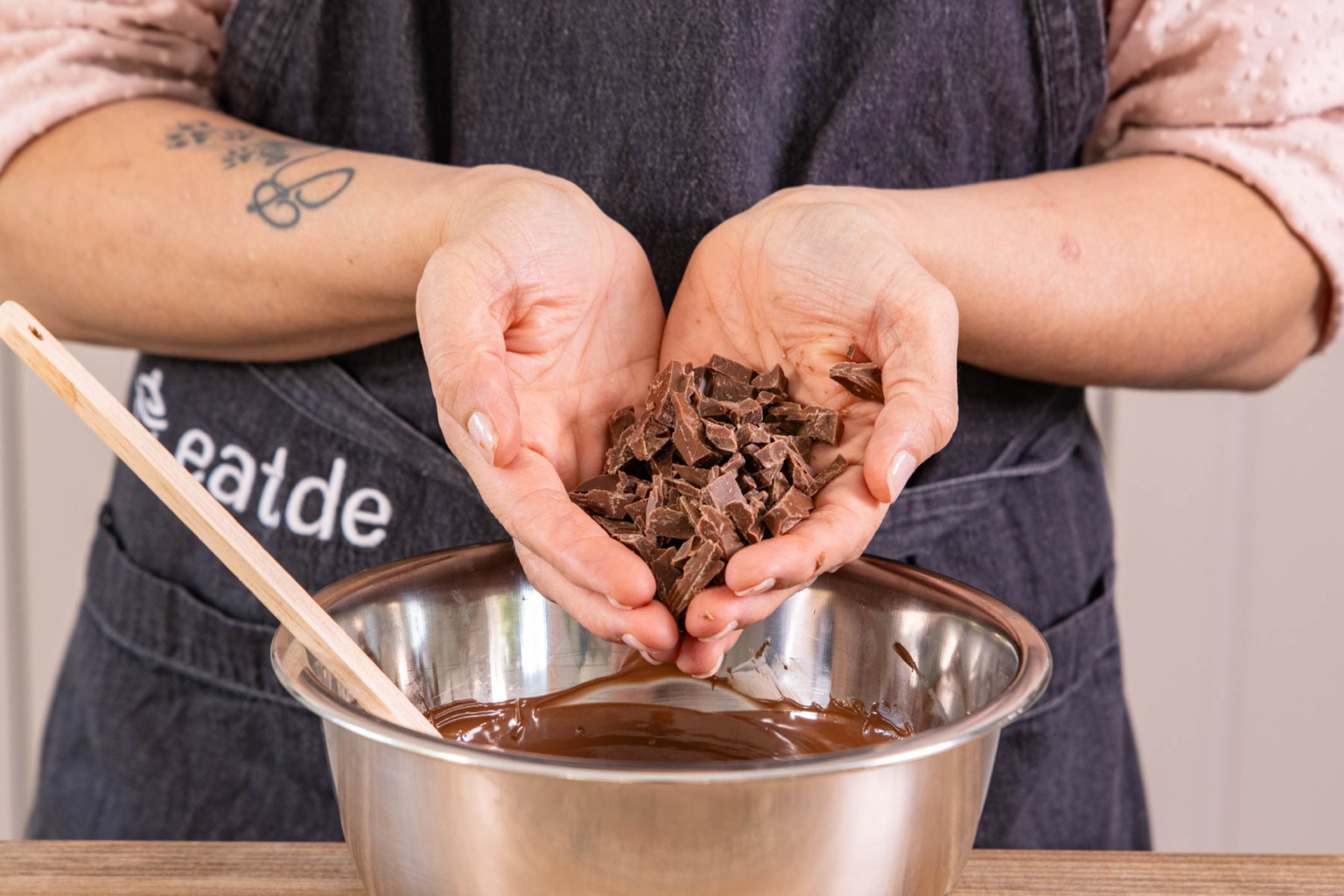 Schokolade und Kuvertüre richtig schmelzen (Video-Anleitung)