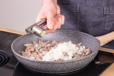Knoblauch dazugeben