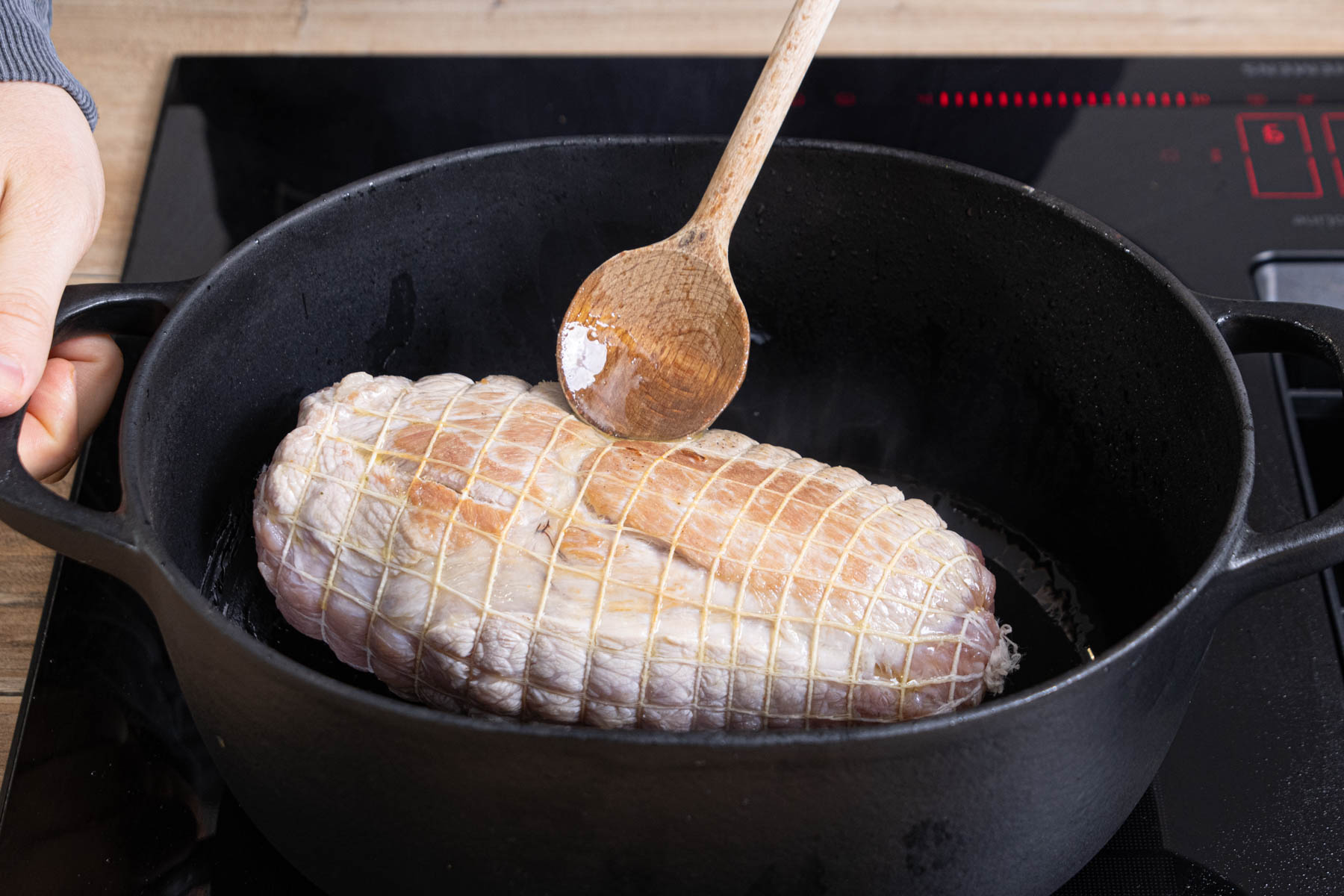 Spanferkelrollbraten anbraten