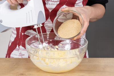 Zucker und Butter schaumig schlagen