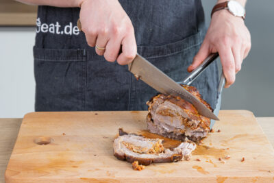 Fleisch in Scheiben schneiden