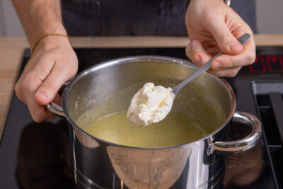 Lauchcremesuppe abschmecken