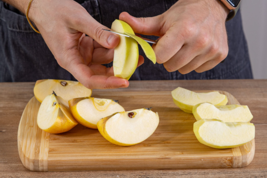 Äpfel schälen
