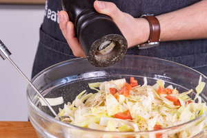 Weißkohl & Tomaten würzen