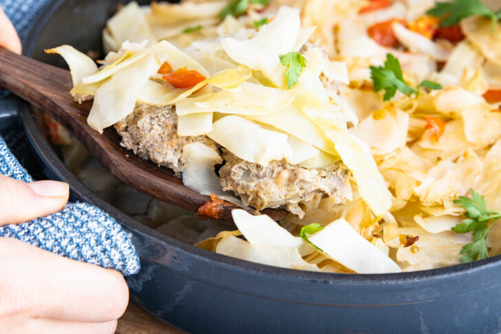 Weißkohl mit Hackfleisch im Backofen