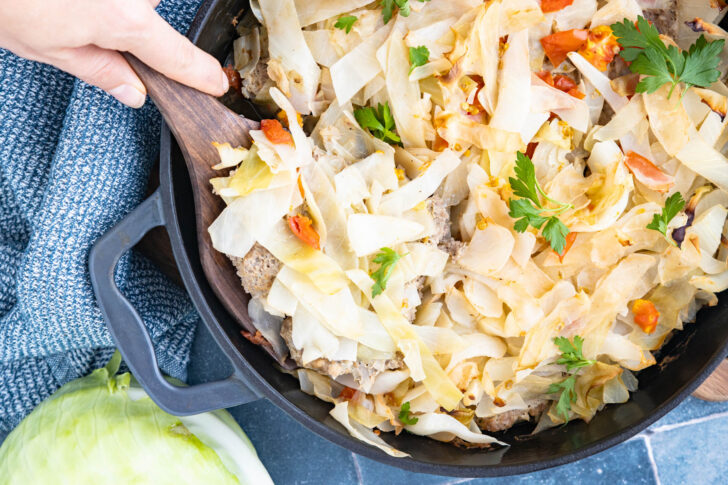 Weißkohl mit Hackfleisch im Backofen