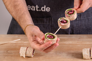 Wrap-Röllchen aufspießen