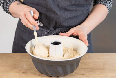 Apfelmuskuchen mit Zimt backen