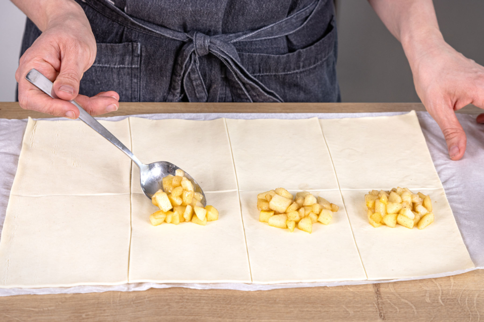 Apfeltaschen mit Blätterteig
