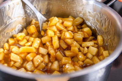 Apfel-Zucker-Masse gut umrühren