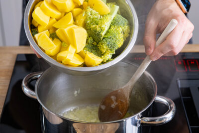 Gemüse anbraten und kochen