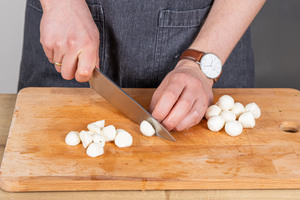 Mozzarella halbieren