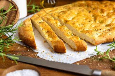 Focaccia-Brot mit Kräutern: schnell & einfach