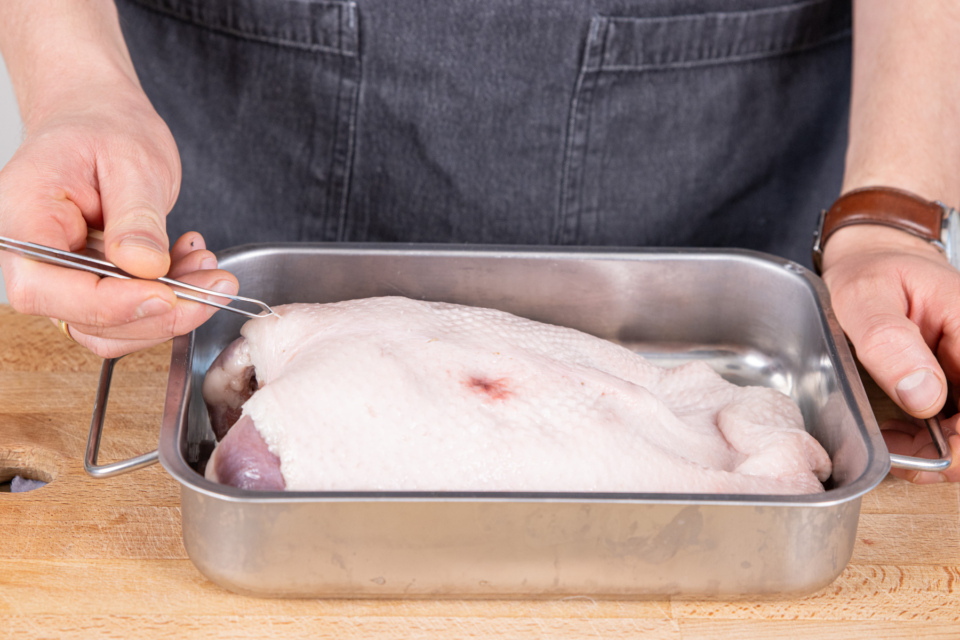 Gänsebrust mit Knochen aus dem Ofen