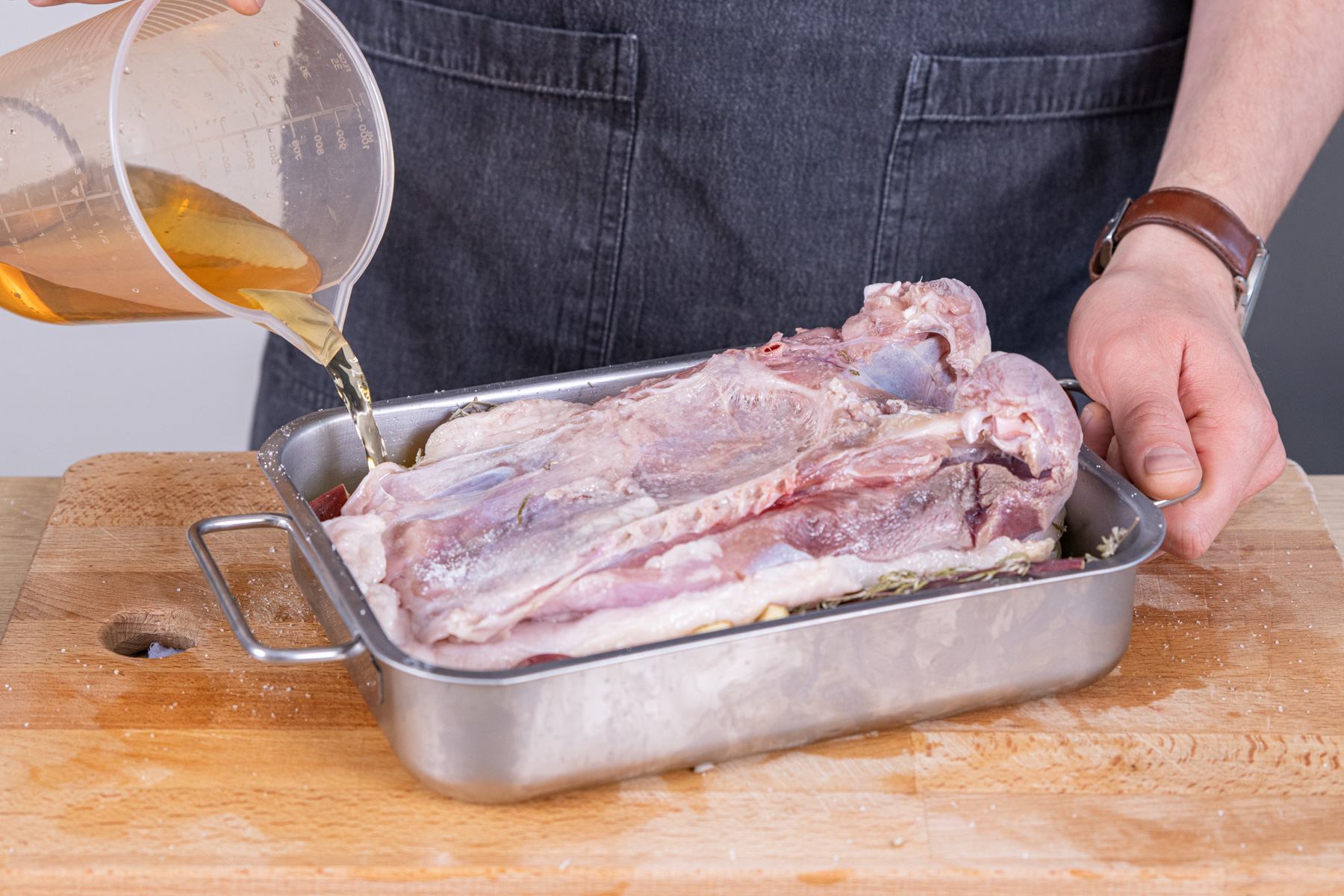 Gänsebrust mit Knochen aus dem Ofen