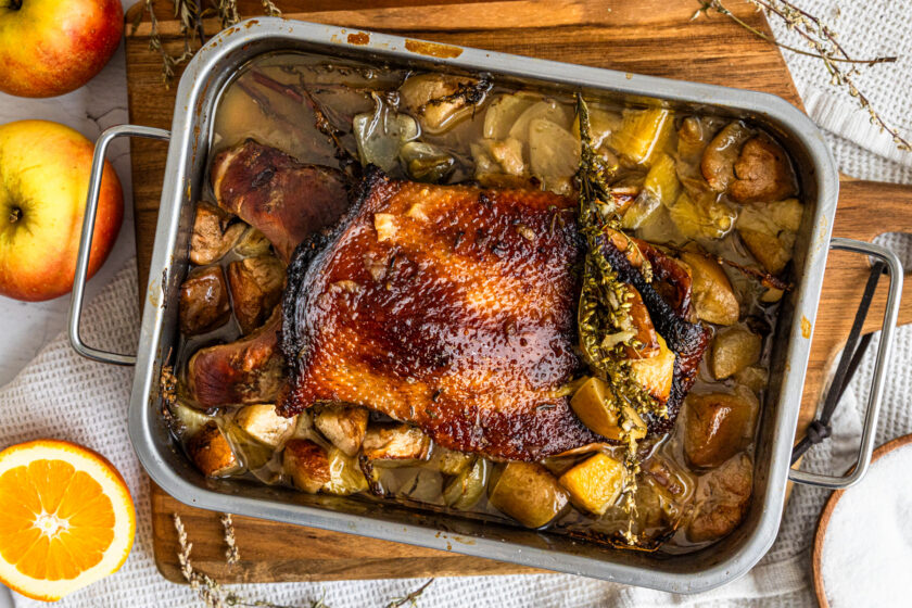 Gänsebrust mit Knochen aus dem Ofen