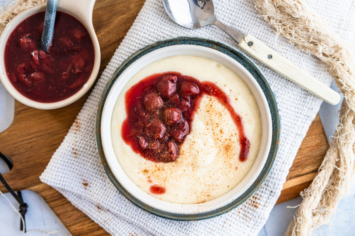 Grießbrei mit Kirschen | Rezept- eat.de