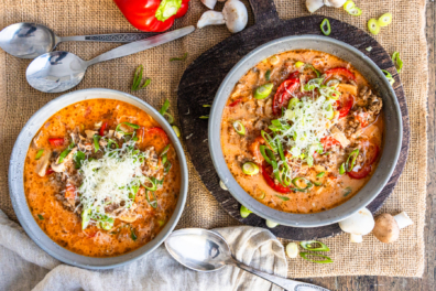 Hackfleisch-Schmelzkäse-Pizzasuppe