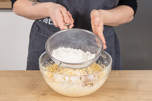 Mehl sieben