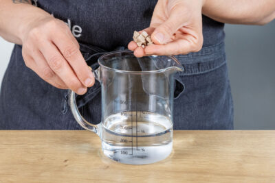 Hefe zum kalten Wasser geben